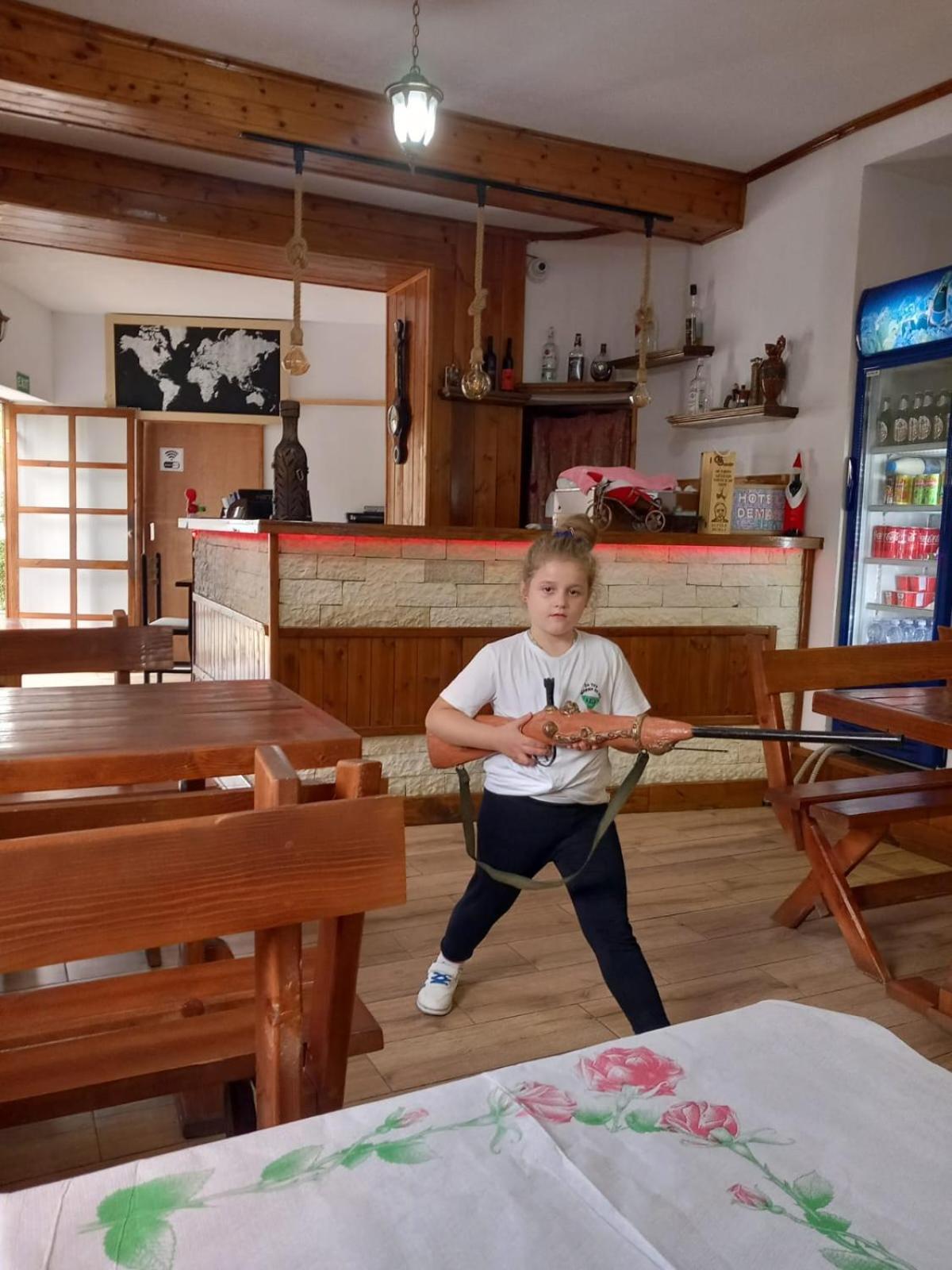 Hotel Demaj Berat Buitenkant foto