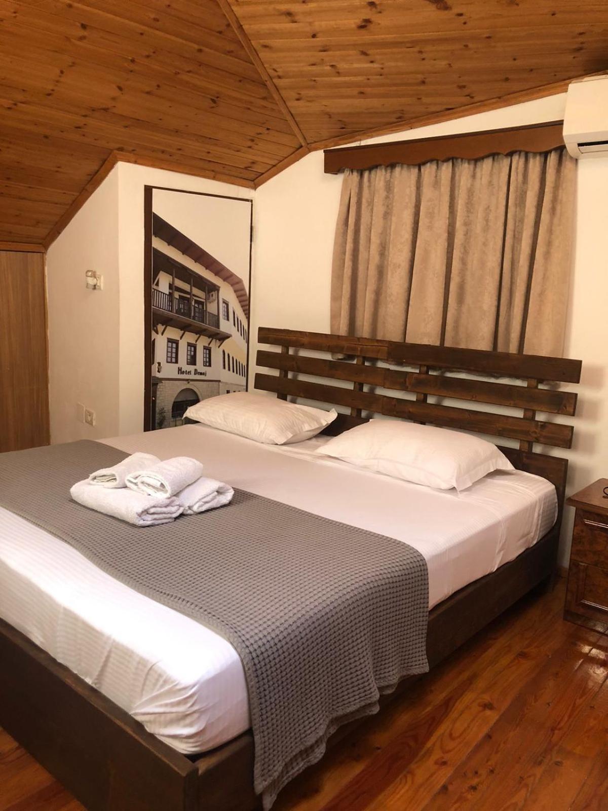 Hotel Demaj Berat Buitenkant foto