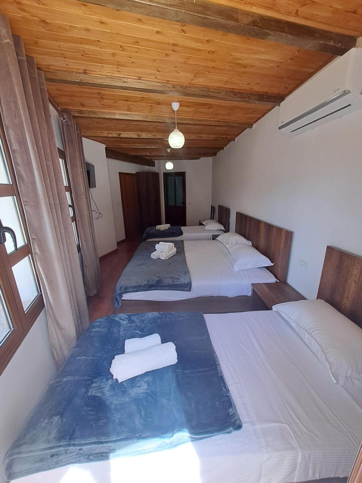 Hotel Demaj Berat Buitenkant foto
