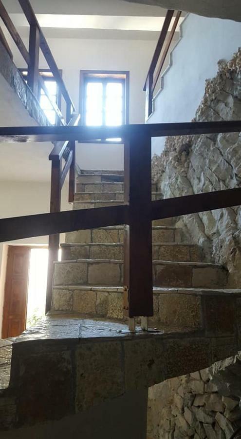 Hotel Demaj Berat Buitenkant foto