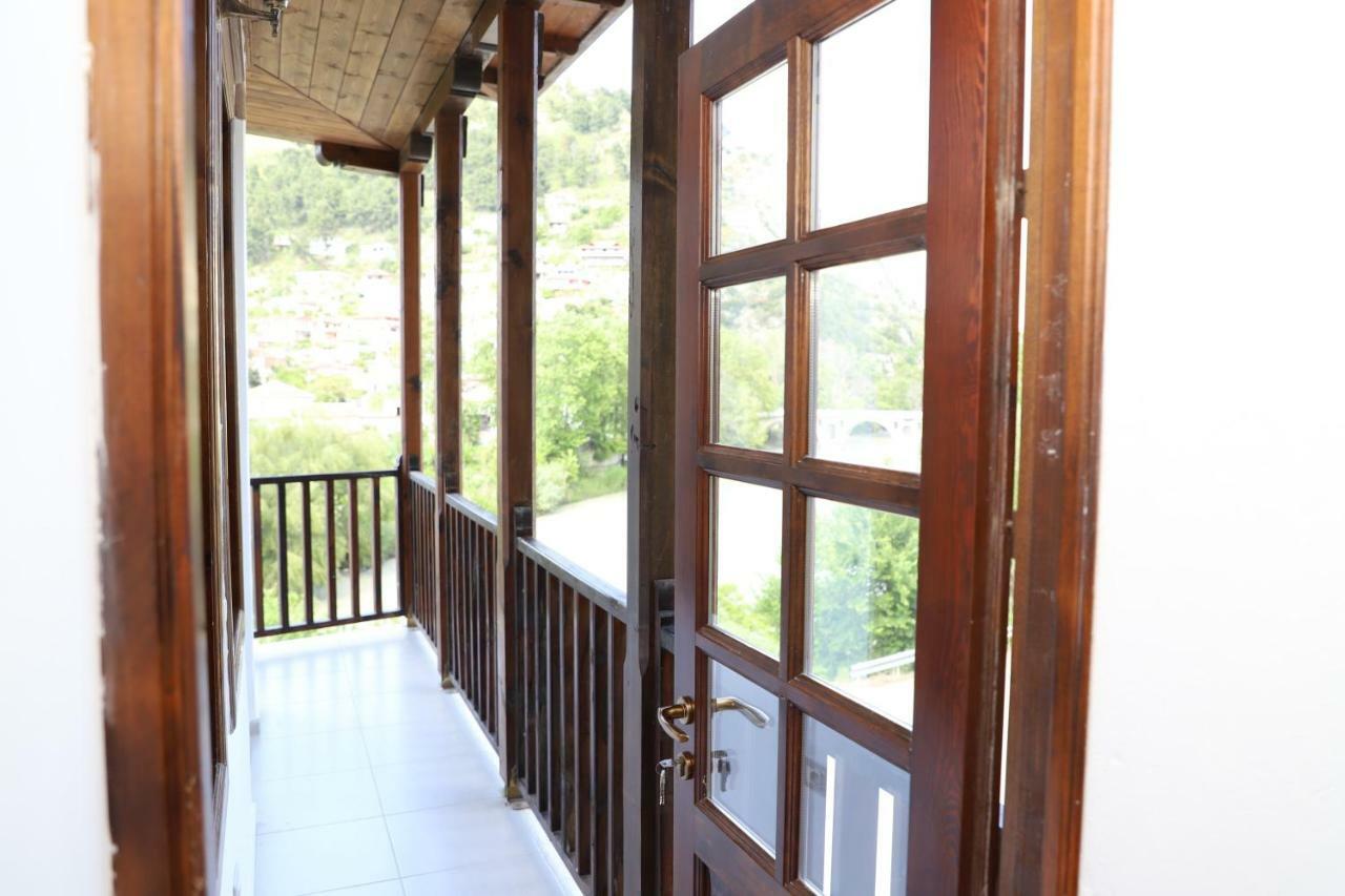 Hotel Demaj Berat Buitenkant foto