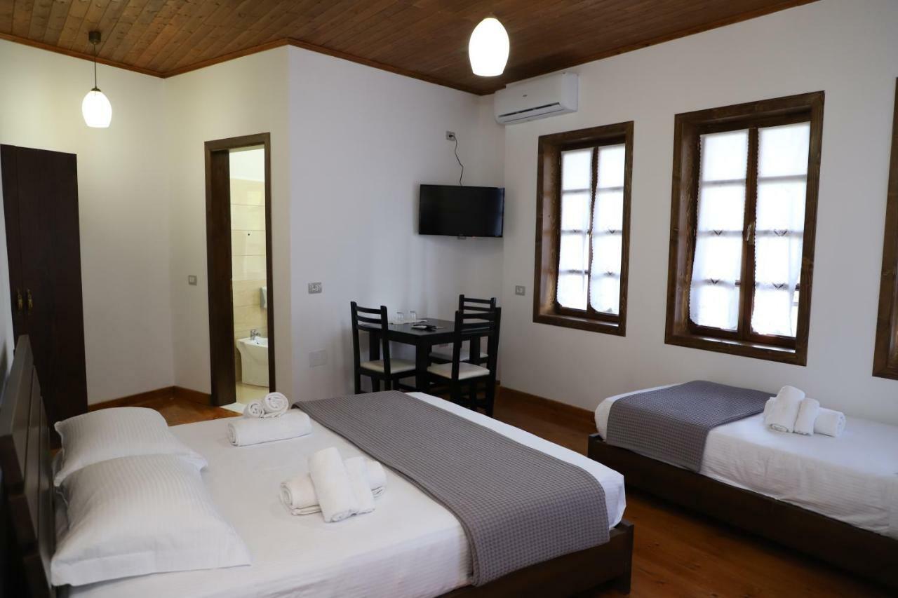 Hotel Demaj Berat Buitenkant foto