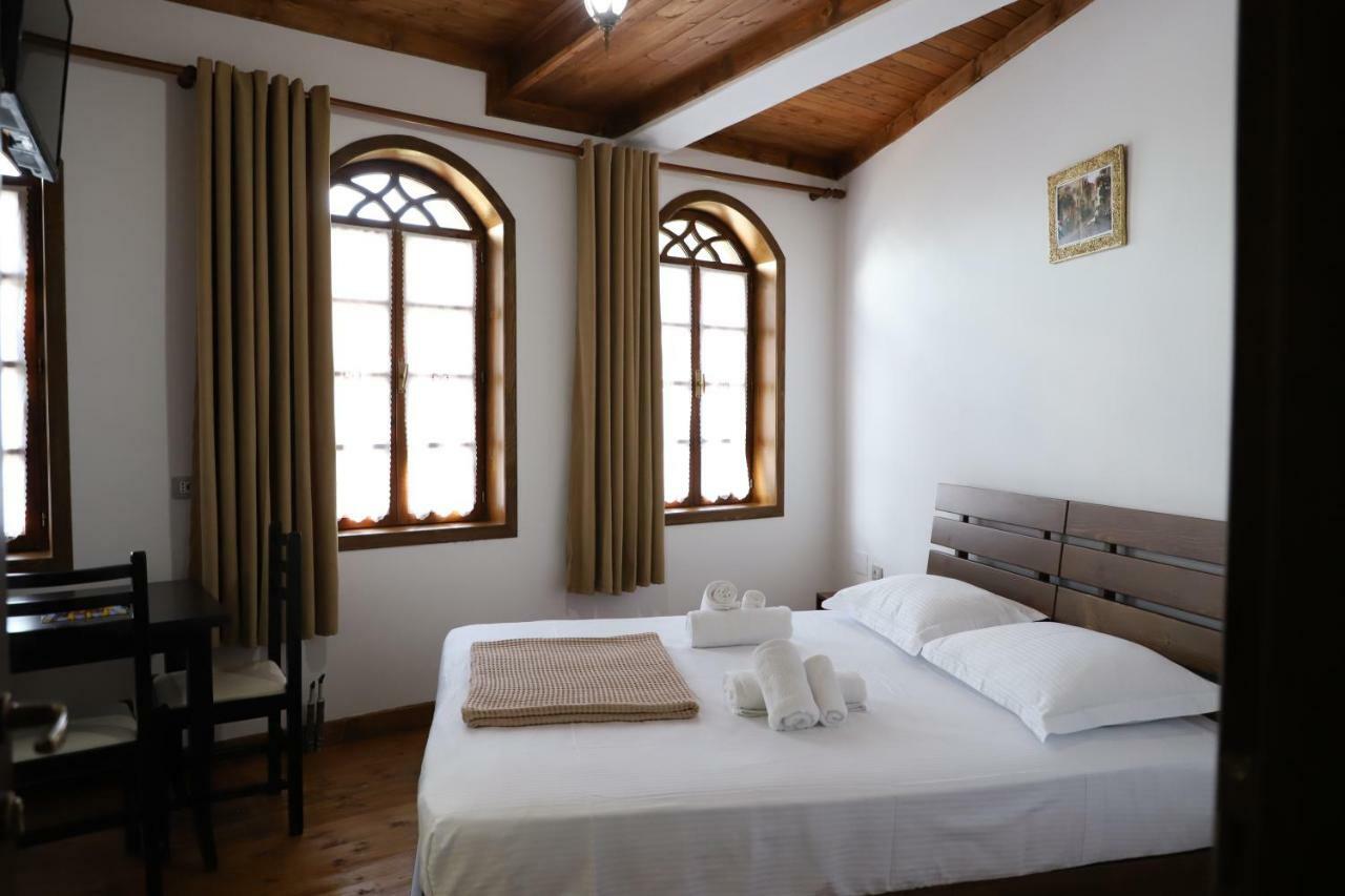 Hotel Demaj Berat Buitenkant foto