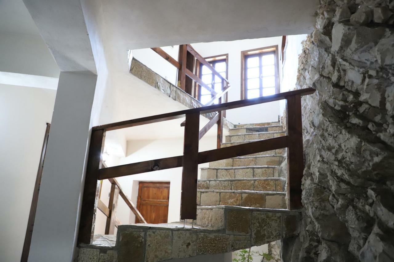 Hotel Demaj Berat Buitenkant foto