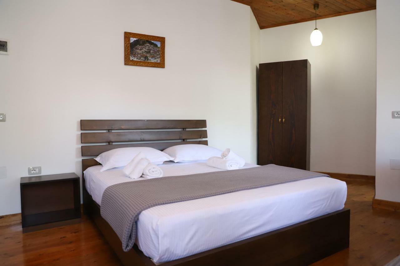 Hotel Demaj Berat Buitenkant foto