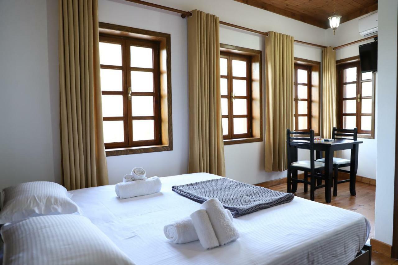 Hotel Demaj Berat Buitenkant foto