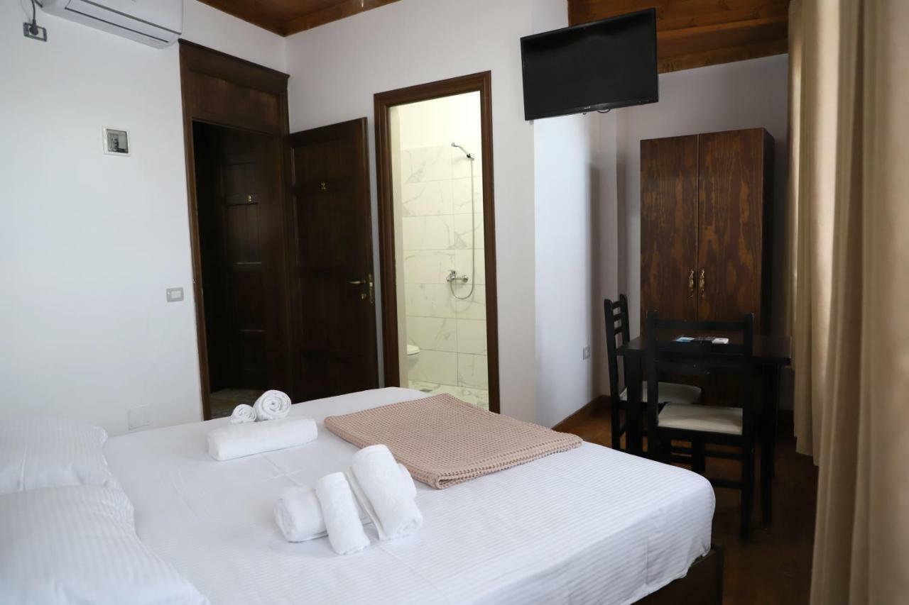 Hotel Demaj Berat Buitenkant foto