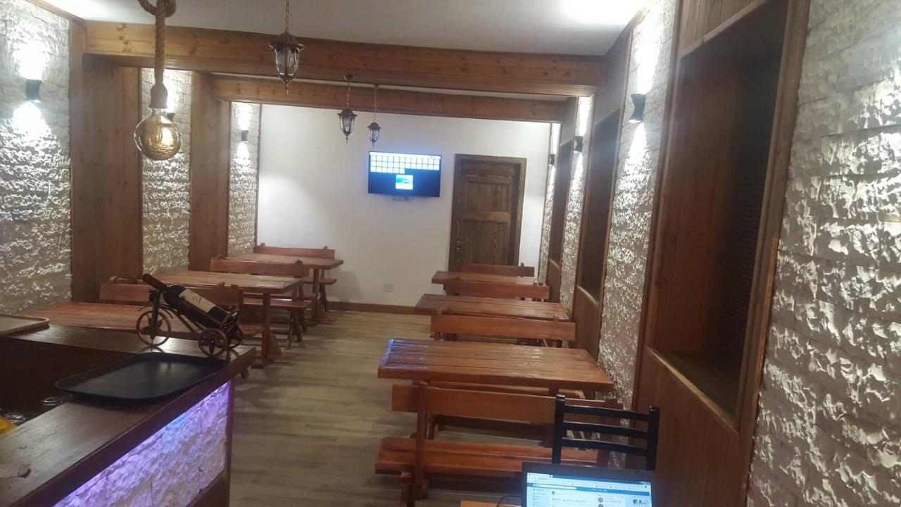 Hotel Demaj Berat Buitenkant foto